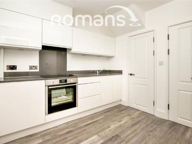 Studio for rent in Heol-las, Surrey