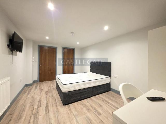 Studio for rent in Highfields, Huddersfield