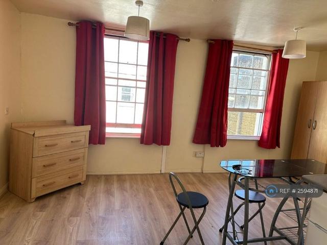 Studio for rent in Chatham, Medway