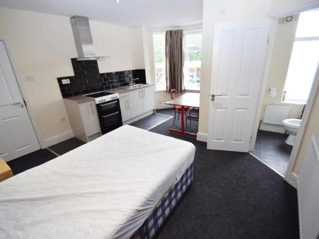 Studio for rent in Stoke, Stoke-on-Trent