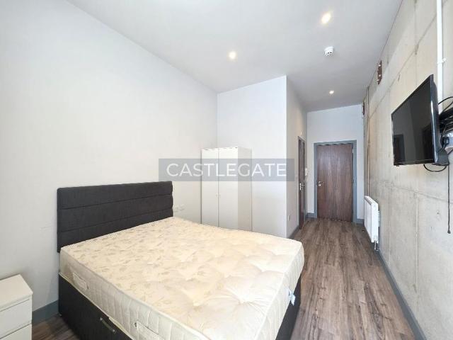 Studio for rent in Highfields, Huddersfield