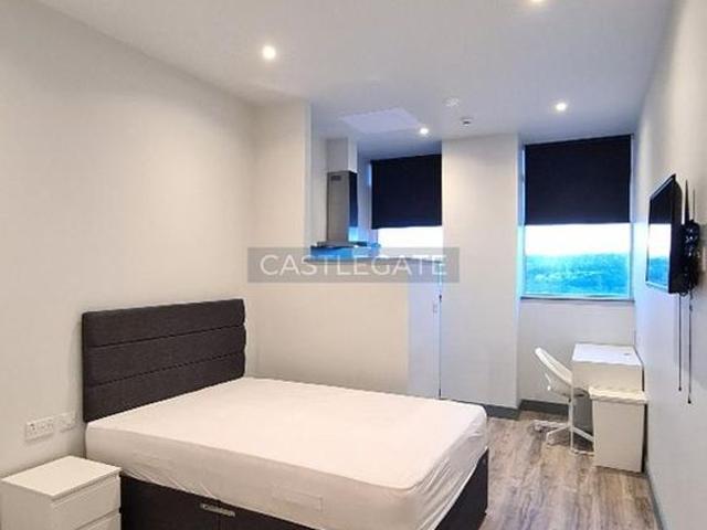 Studio for rent in Highfields, Huddersfield