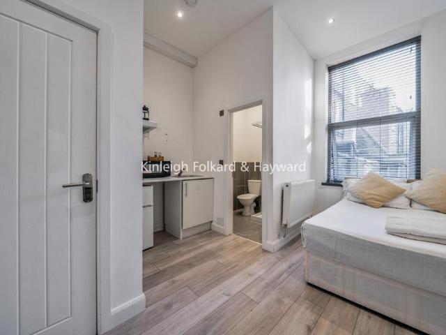 Flat for rent in West Kensington, Greater London