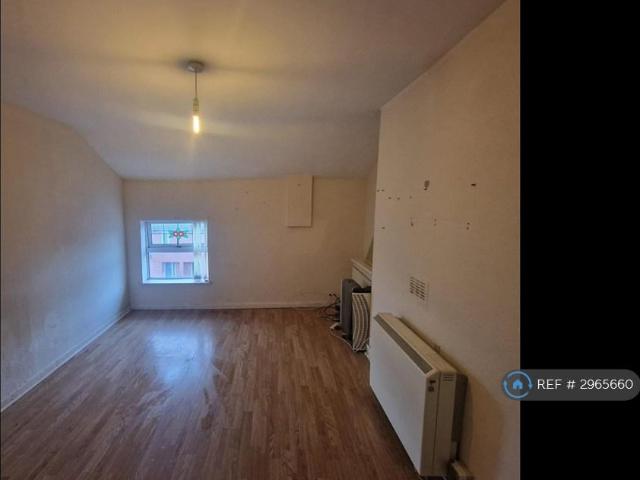Flat for rent in Calderstones