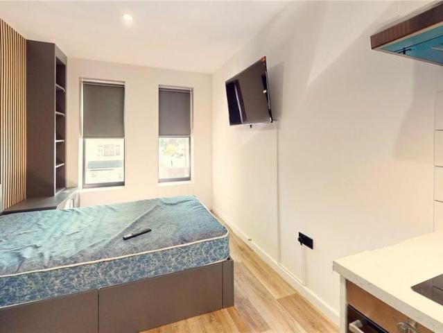 Studio for rent in Stirchley, West Midlands