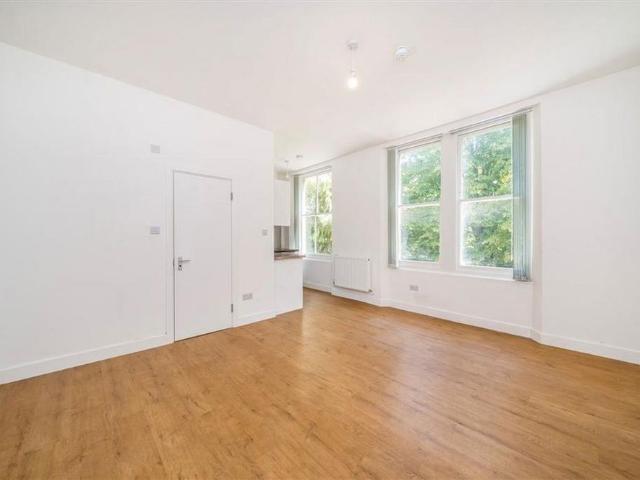 Studio for rent in Hampton Wick, Greater London