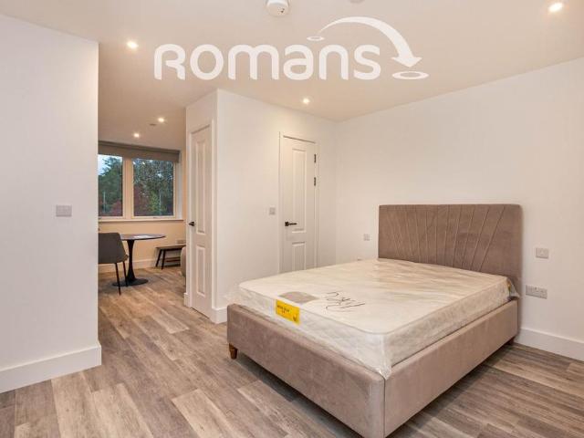 Studio for rent in Heol-las, Surrey