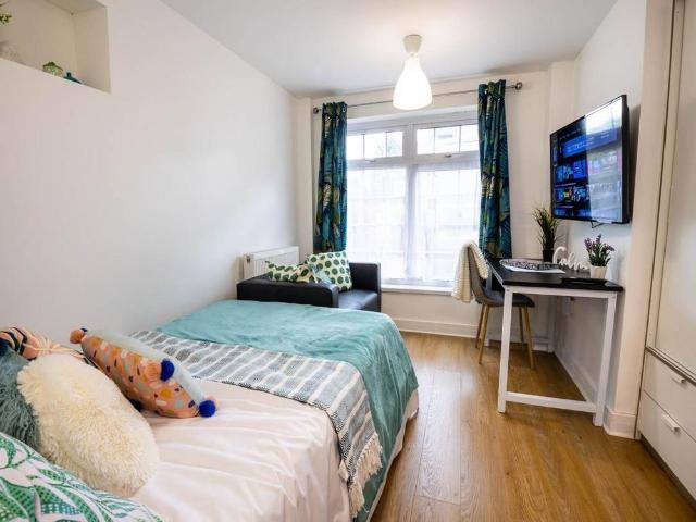 Studio for rent in St. Dunstan's, The Bridge