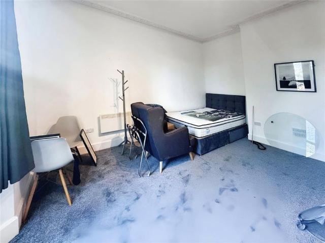 Studio for rent in Broadwater Down, Sandown Park