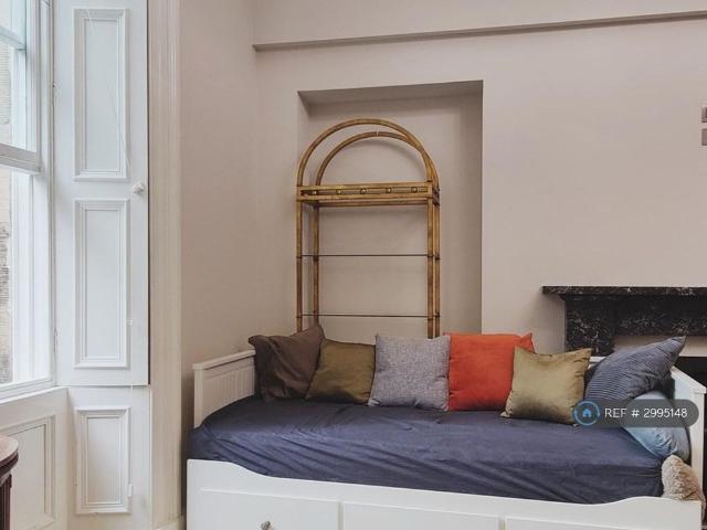 Studio for rent in Haymarket, Scotland