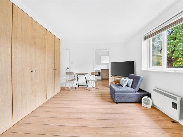 Studio for rent in Gidea Park, Greater London