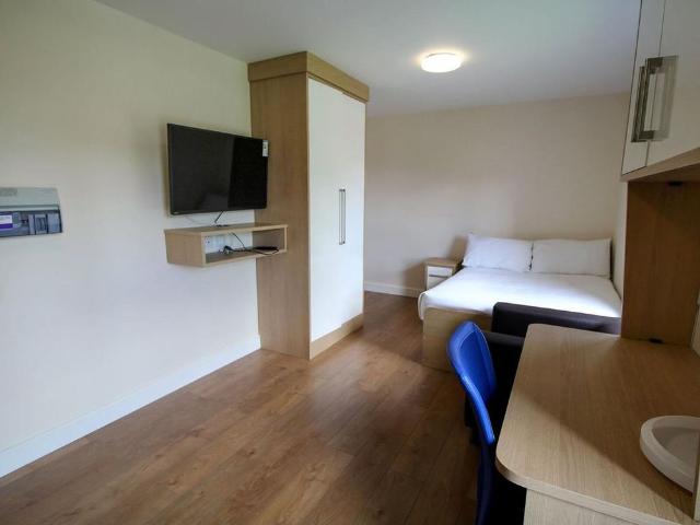 Studio for rent in Lofthouse, West Yorkshire