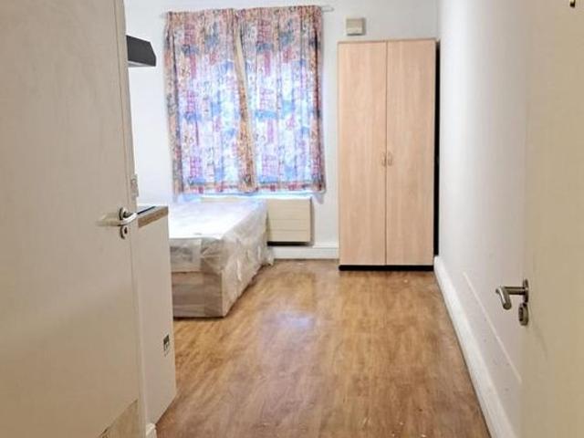 Studio for rent in London Borough of Hillingdon, Greater London