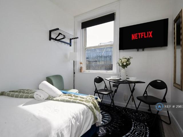 Flat for rent in Huddersfield, West Yorkshire