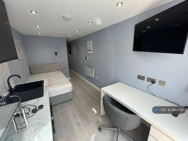 Studio for rent in St Ann's, Haddon