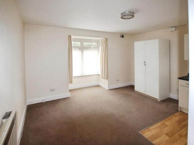 Studio for rent in London Borough of Croydon, Waddon