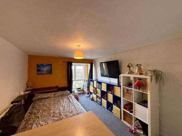 Studio for rent in Roselands, Eastbourne