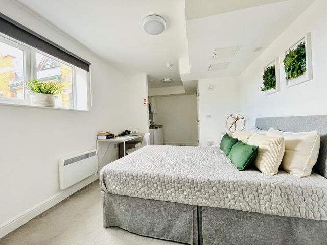 Studio for rent in The Polygon, City Of Southampton