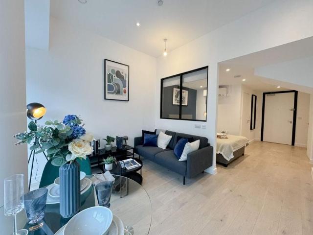 Studio for rent in London Borough of Hounslow, Cat Hill