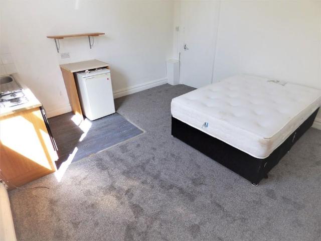 Studio for rent in Sale Moor, Trafford Park