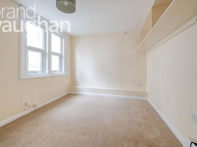 Studio for rent in Aldrington