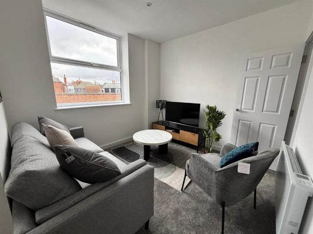 Flat for rent in London Borough of Croydon, Addiscombe