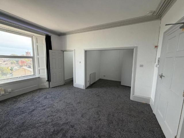 Studio for rent in Oldway, Paignton