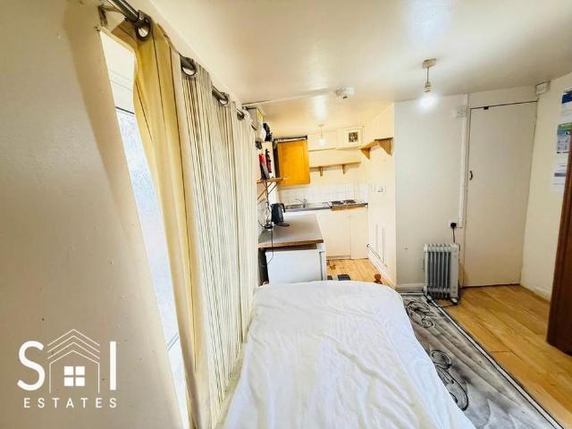 Studio for rent in London Borough of Ealing, Greater London