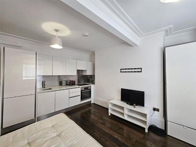 Studio for rent in Newtown, Reading