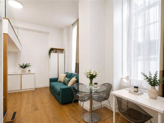 Studio for rent in Brompton, Greater London