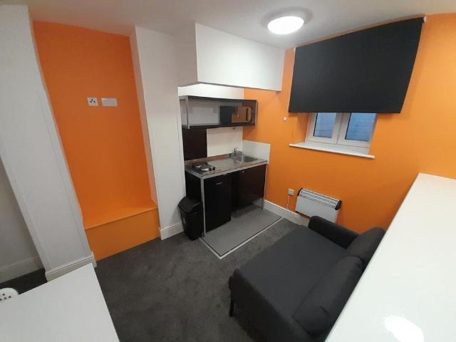 Studio for rent in West Yorkshire