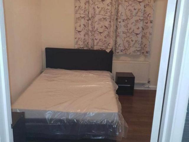 Studio for rent in Lower Halliford, Surrey
