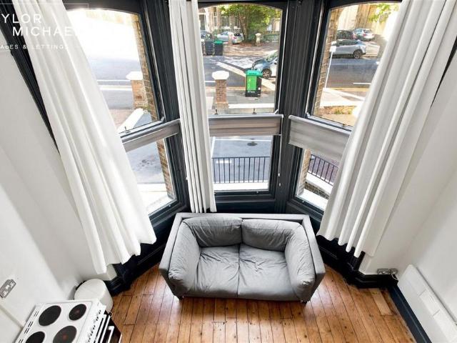 Studio for rent in Aldrington
