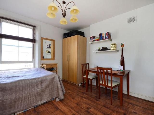 Flat for rent in Earl's Court, Greater London