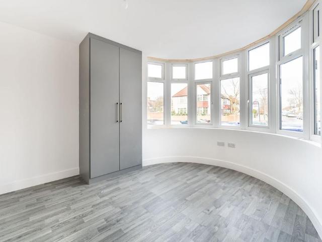 Flat for rent in Harrow Weald, Greater London