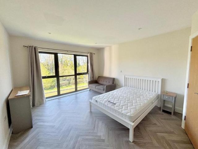 Studio for rent in Milton Keynes