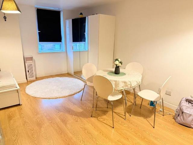 Studio for rent in West Midlands