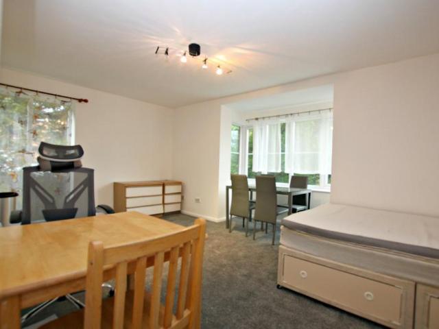 Flat for rent in Colindale, Greater London