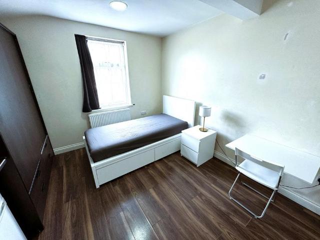 Studio for rent in Gants Hill, Greater London