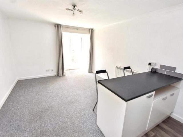 Studio for rent in Roselands, Eastbourne