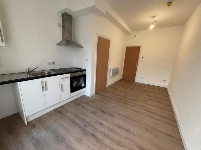 Flat for rent in Pentre, Ton Pentre