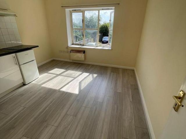 Studio for rent in Sevenoaks, The Butts