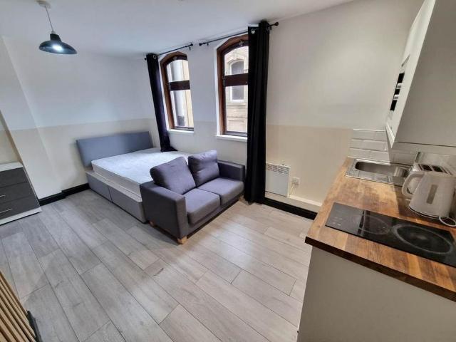 Studio for rent in West Yorkshire