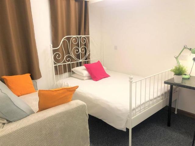 Studio for rent in Canley, West Midlands