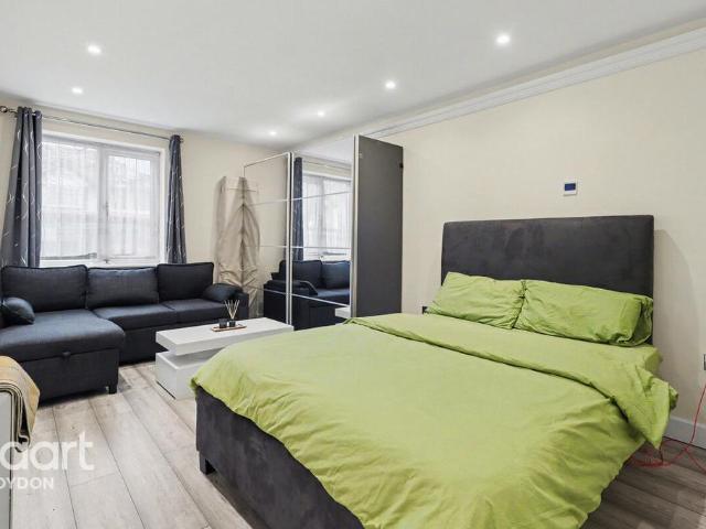 Flat for rent in London Borough of Croydon, Thornton Heath
