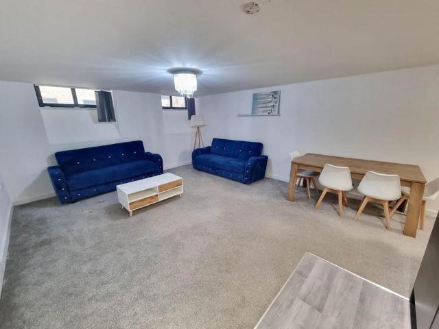 Studio for rent in West Yorkshire