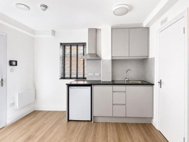 Studio for rent in Kingsbury, Greater London