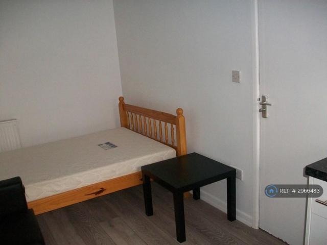 Studio for rent in Avenham, Higher Bartle
