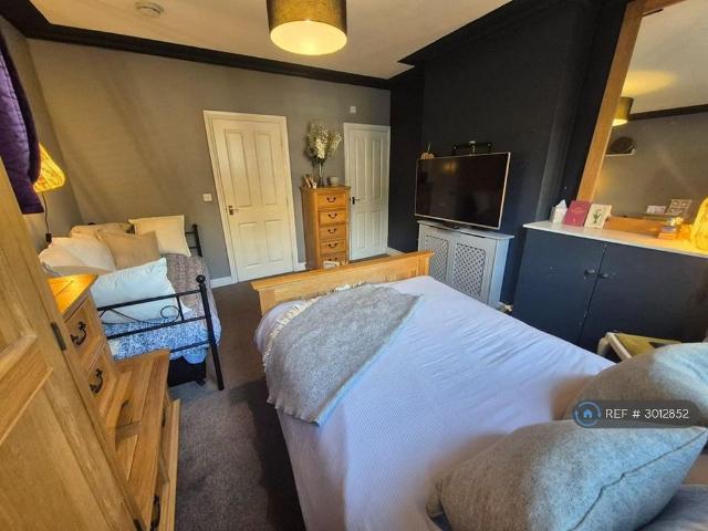 Studio for rent in St James, Sandown Park