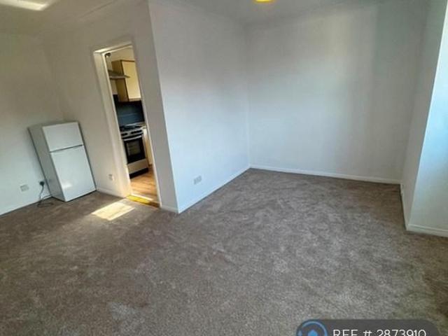 Studio for rent in Ringlestone, Midway